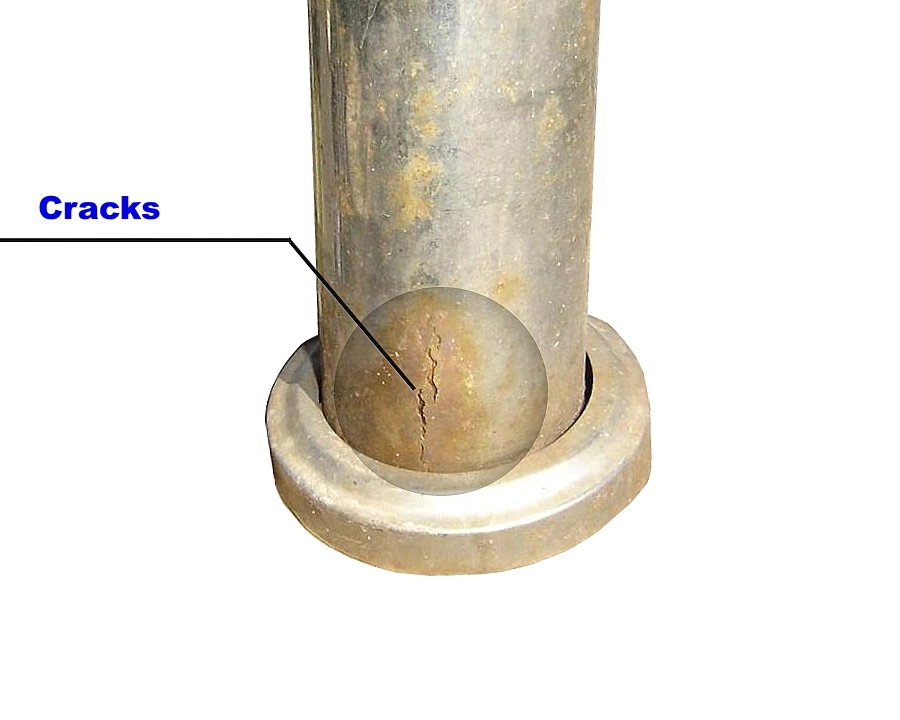 Cracks in a stainless steel pipe column