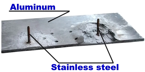 Corrosion at contact of aluminum and stainless steel